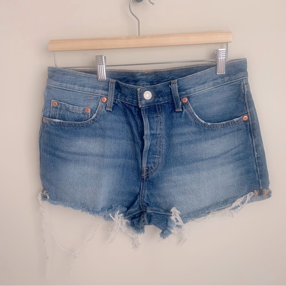 Levi’s 501, cut off shorts medium blue denim in size 29 - Picture 5 of 15
